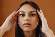 Choose the right kind of brown for the latte makeup look. (Photo via Pexels/Karolina Grabowska)